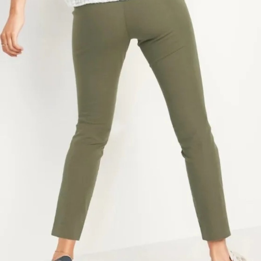 Fashion Nova cropped ankle trousers